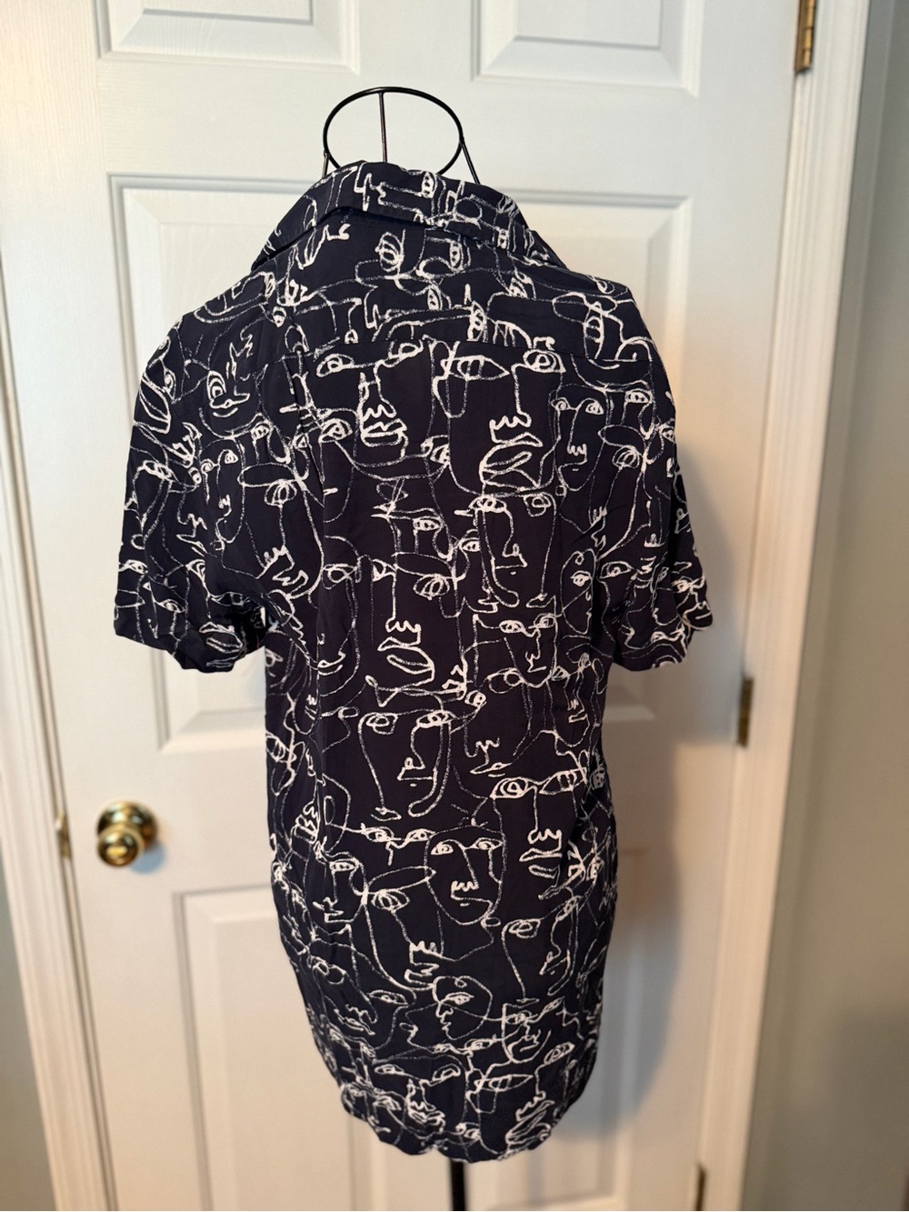 Zara Navy Short-Sleeve Button-Up with White Abstract Line Faces - Picture 2 of 3